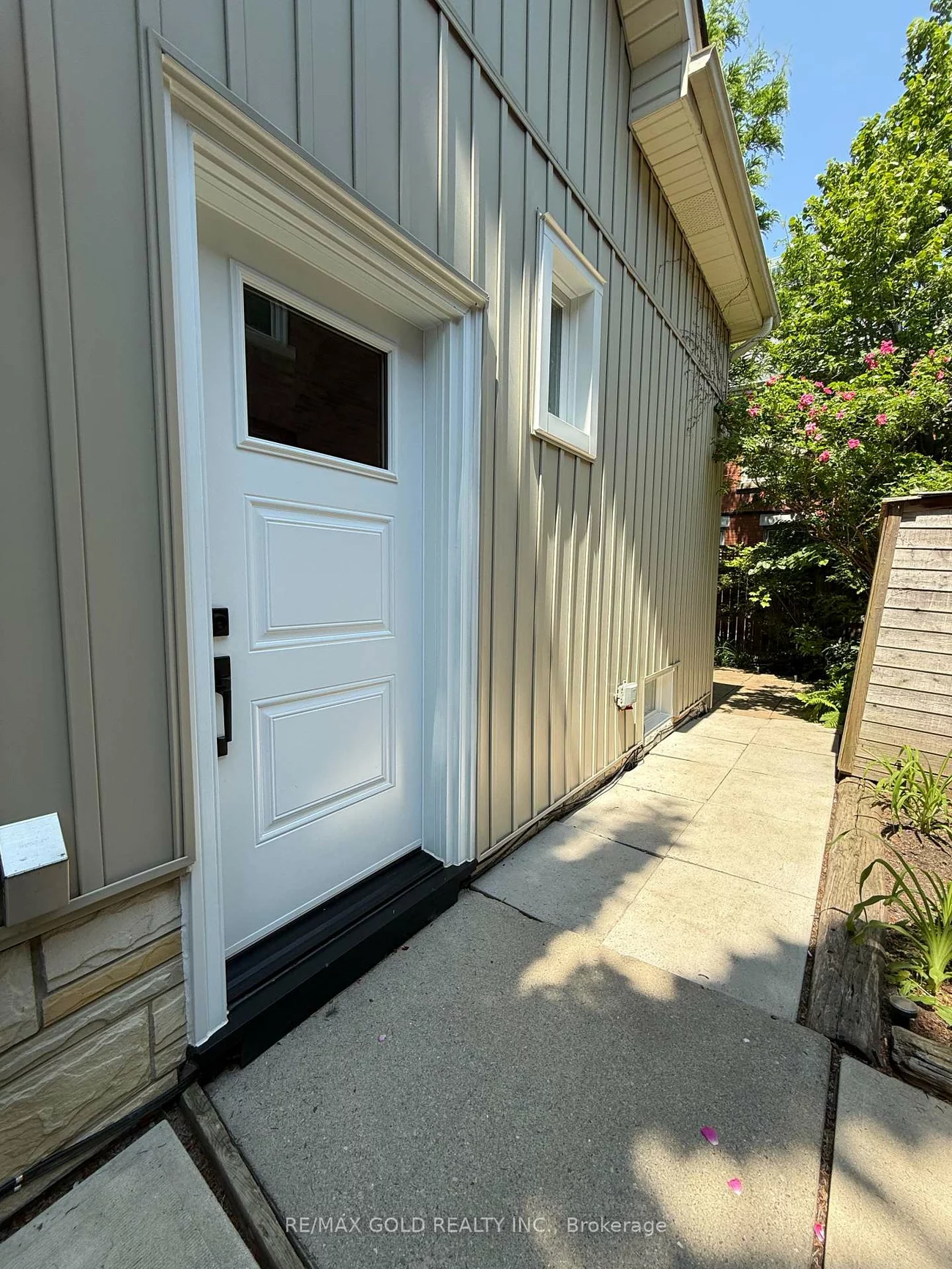 70, West, Downtown Brampton, Brampton