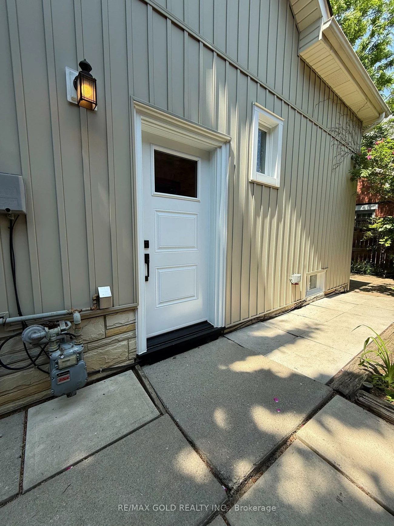 70, West, Downtown Brampton, Brampton