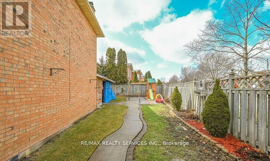 32, Shenstone, Heart Lake West, Brampton