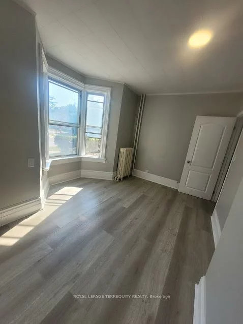76, Nelson, Downtown Brampton, Brampton