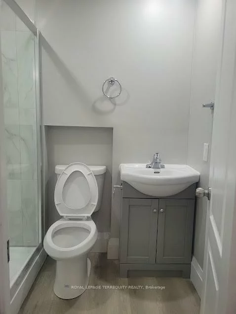 76, Nelson, Downtown Brampton, Brampton