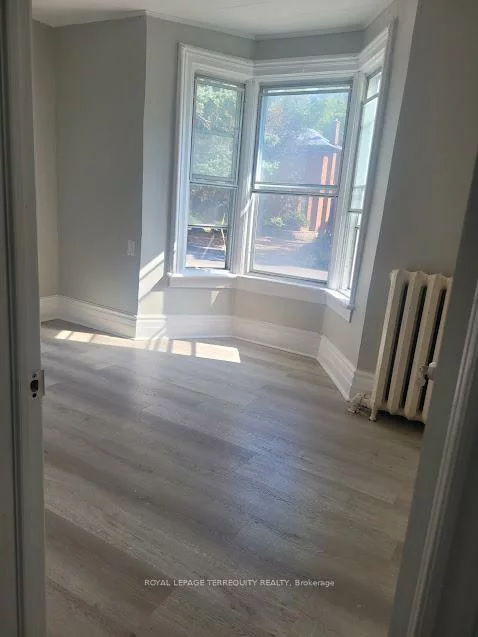76, Nelson, Downtown Brampton, Brampton