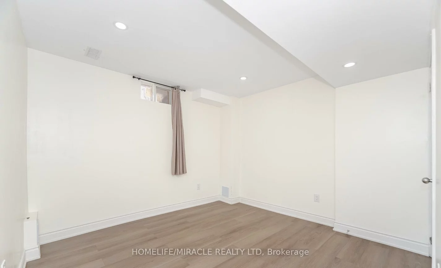 7, Aldenham, Credit Valley, Brampton