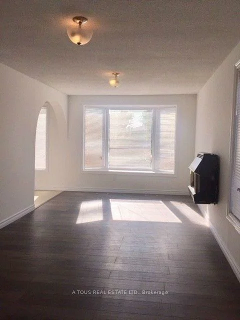 76, Centre, Brampton East, Brampton
