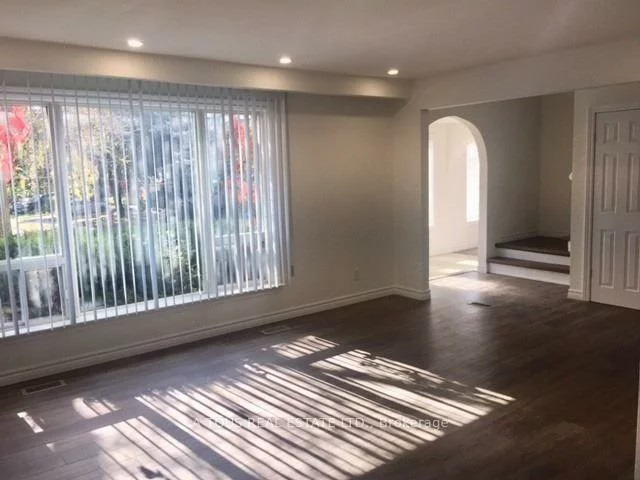 76, Centre, Brampton East, Brampton