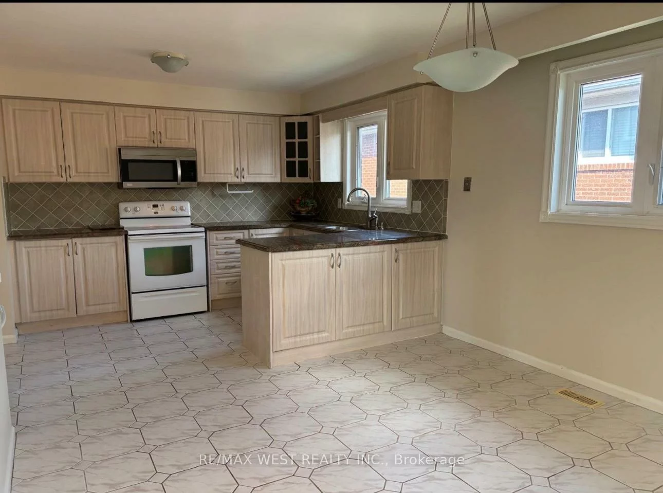 4, Dantek, Brampton North, Brampton