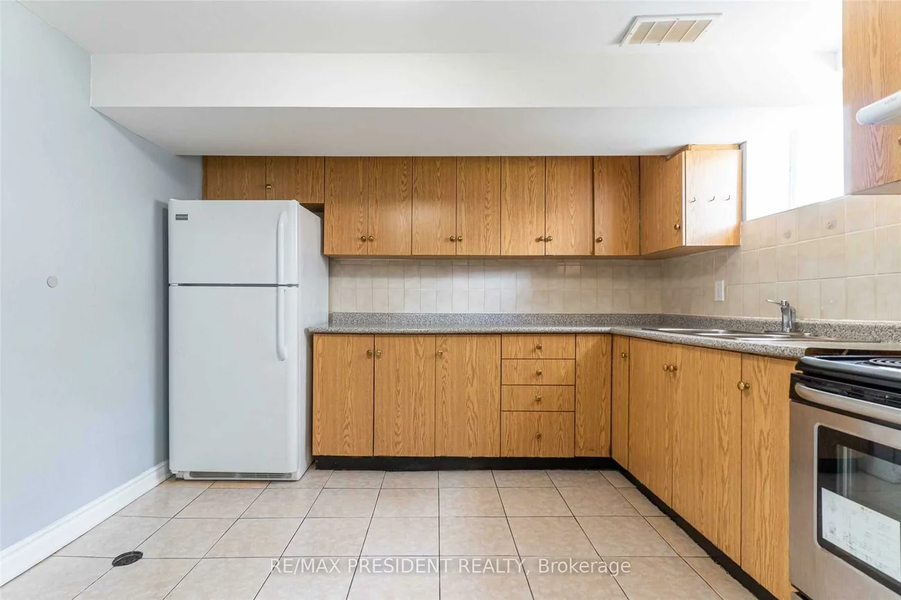 17, Manitou, Central Park, Brampton
