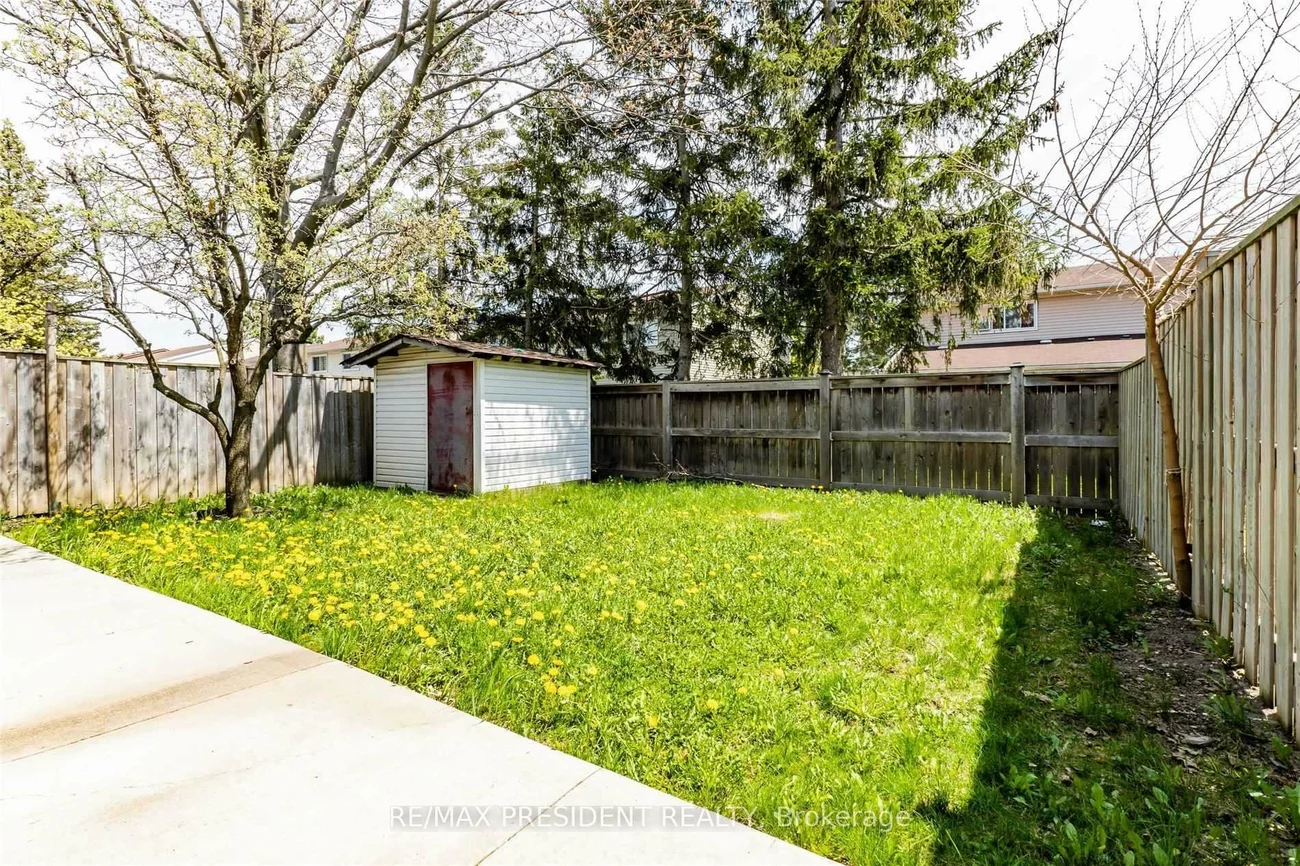 17, Manitou, Central Park, Brampton