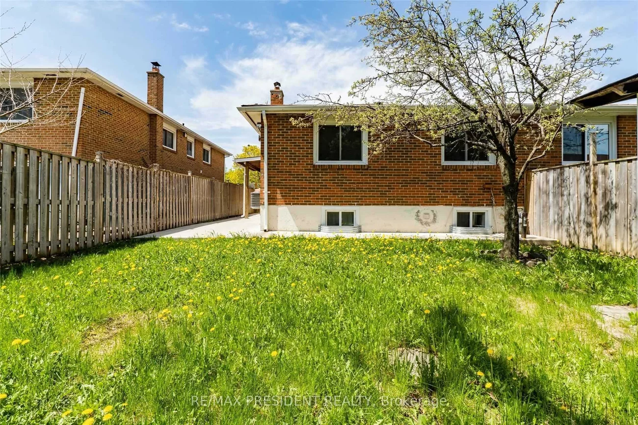 17, Manitou, Central Park, Brampton