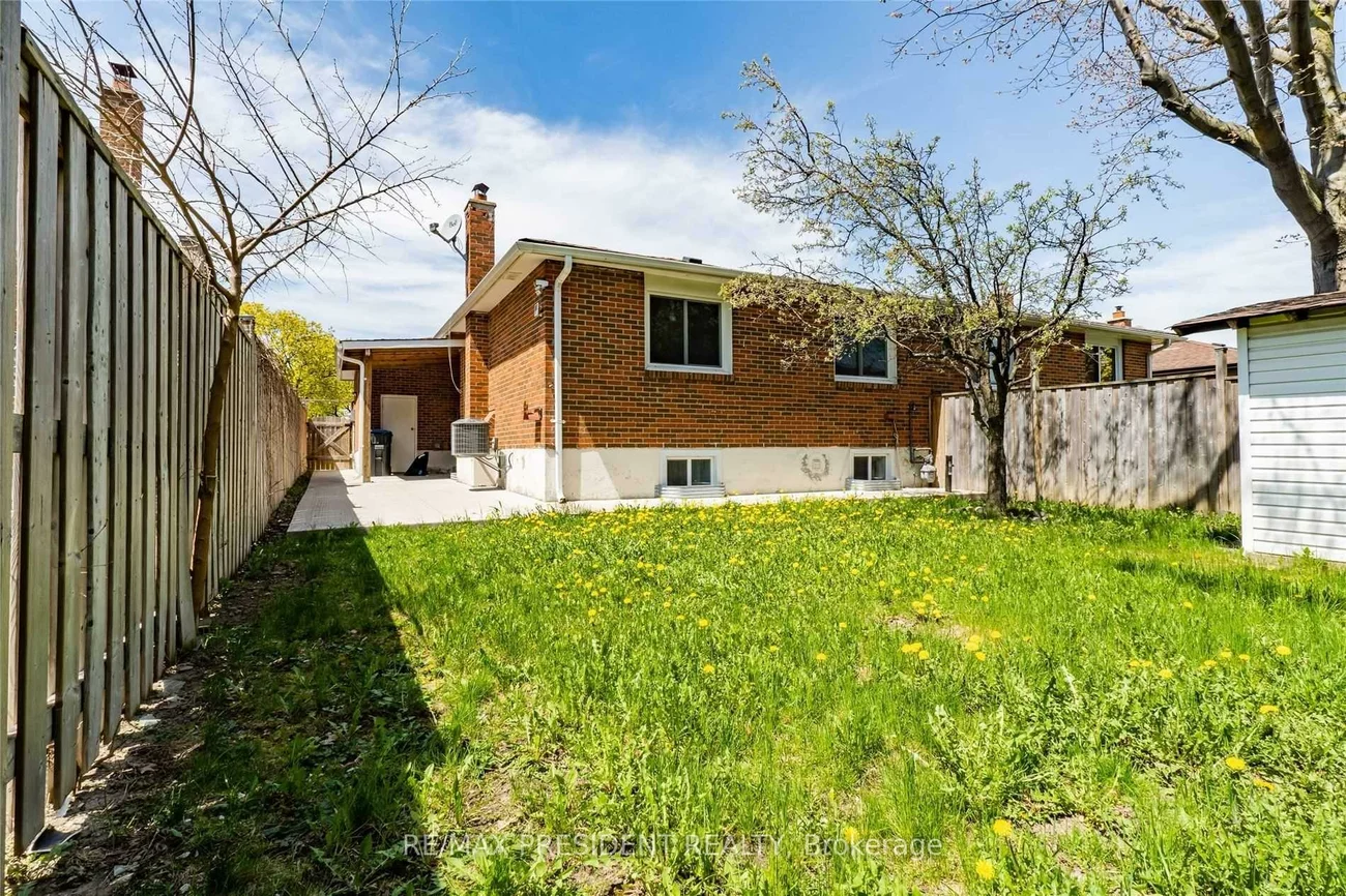 17, Manitou, Central Park, Brampton