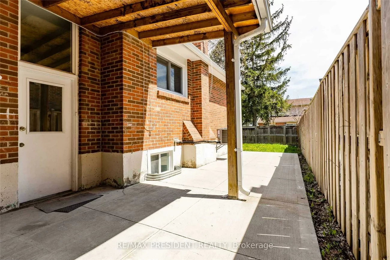 17, Manitou, Central Park, Brampton