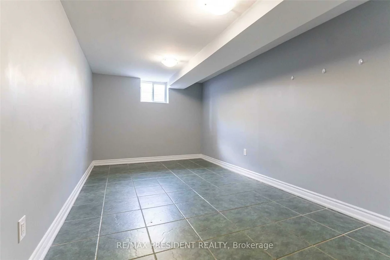 17, Manitou, Central Park, Brampton