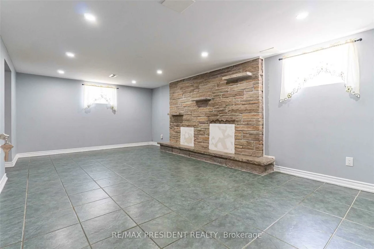 17, Manitou, Central Park, Brampton