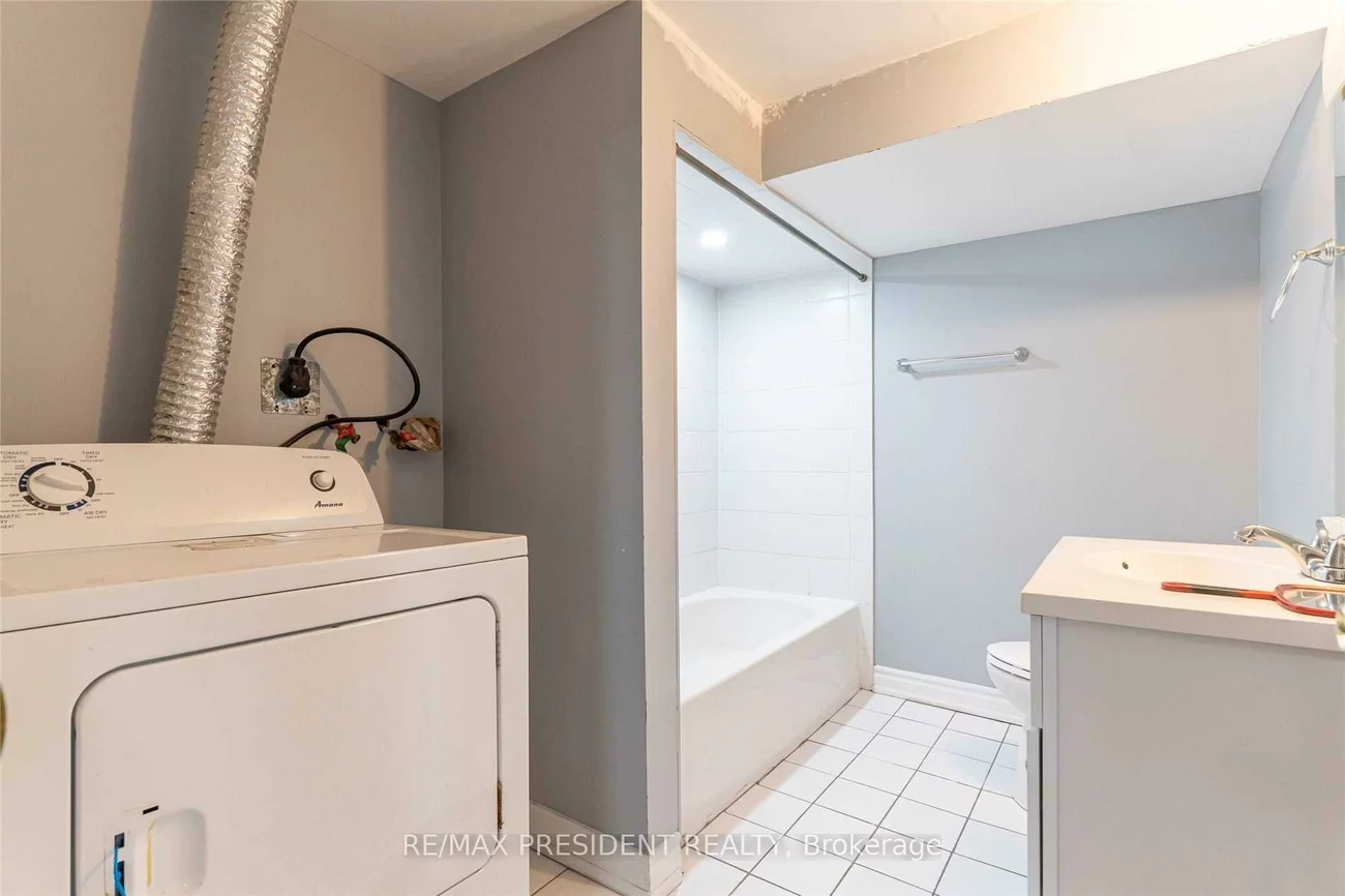 17, Manitou, Central Park, Brampton
