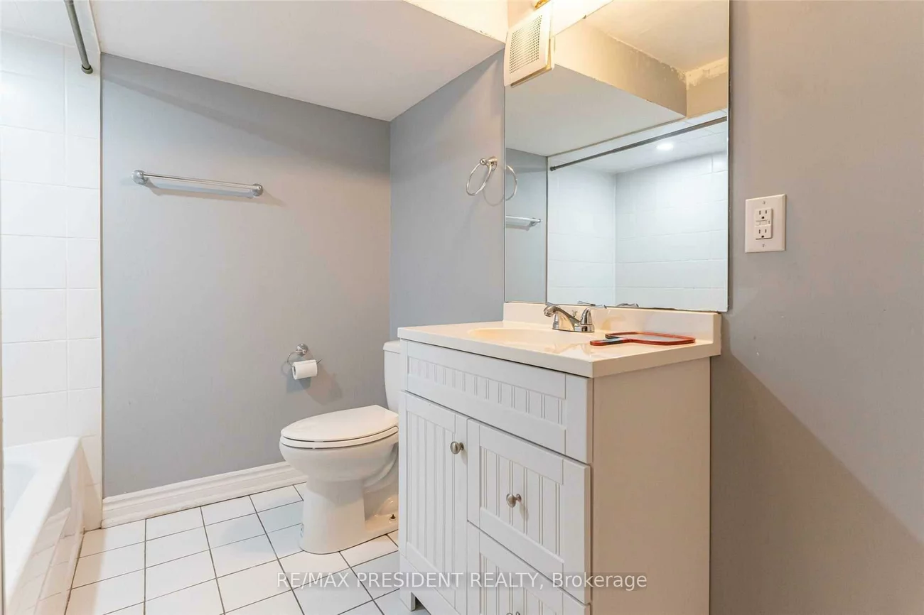 17, Manitou, Central Park, Brampton