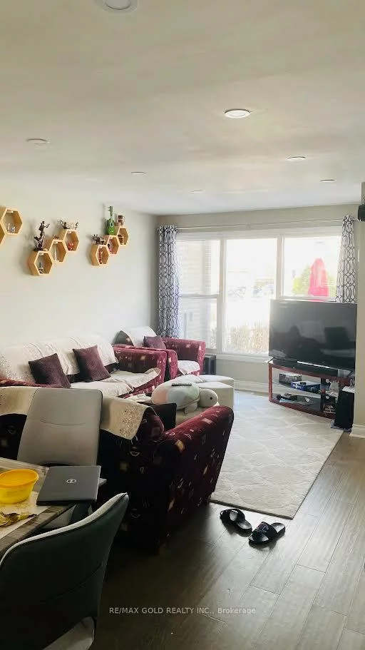 82 A, Corby, Brampton South, Brampton