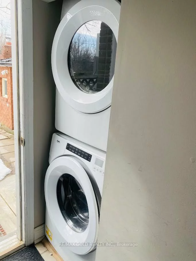 82 A, Corby, Brampton South, Brampton