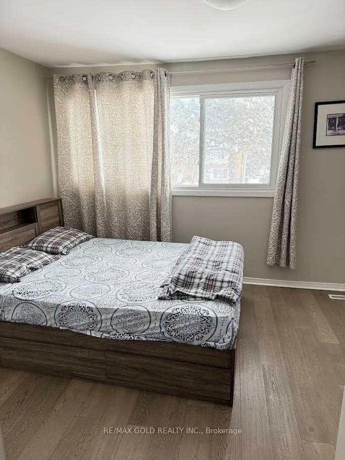 82 A, Corby, Brampton South, Brampton