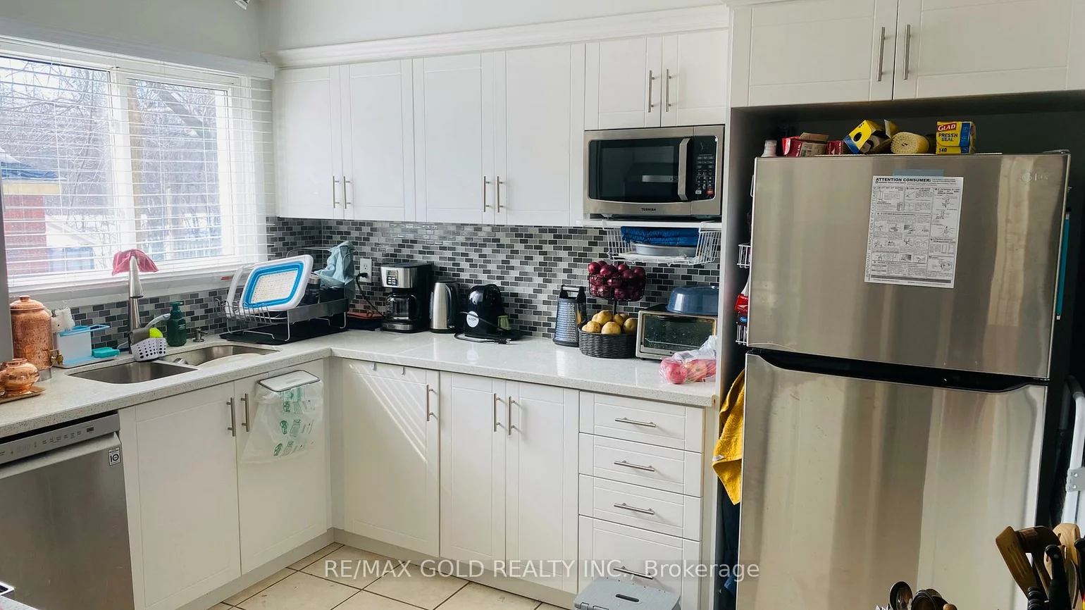 82 A, Corby, Brampton South, Brampton