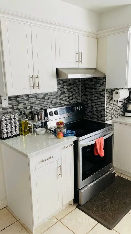 82 A, Corby, Brampton South, Brampton