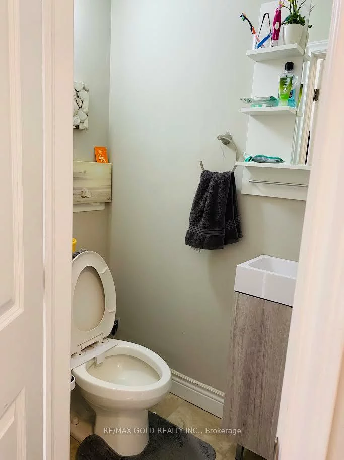 82 A, Corby, Brampton South, Brampton