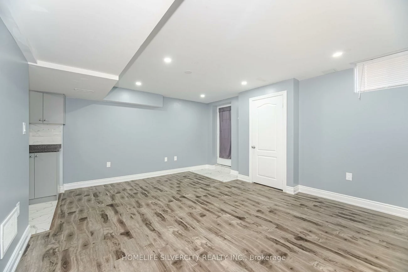 25, Lyle, Credit Valley, Brampton