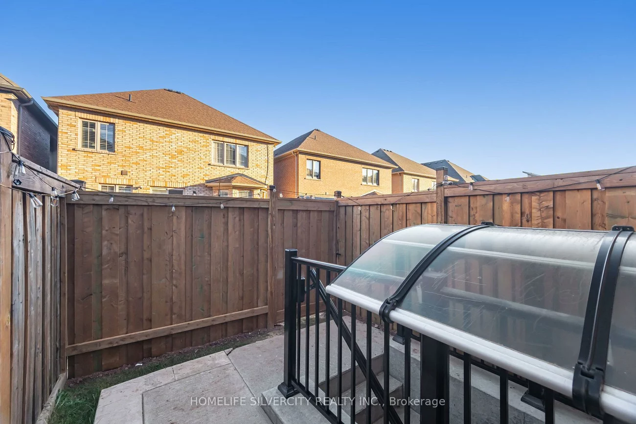 25, Lyle, Credit Valley, Brampton