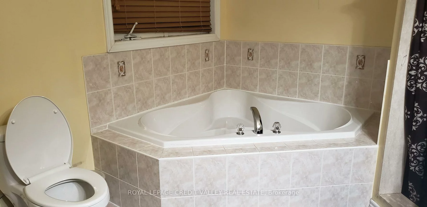 33, Fairlawn, Vales of Castlemore, Brampton