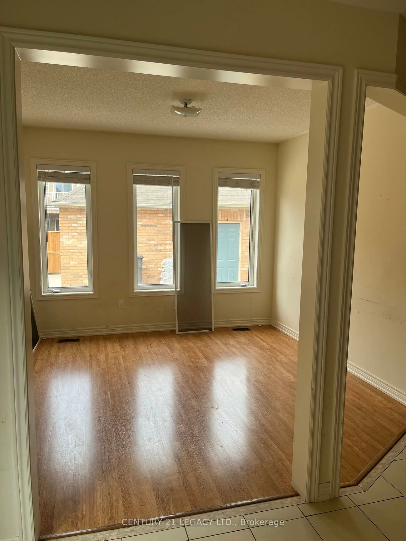 16, saint dennis, Sandringham-Wellington North, Brampton