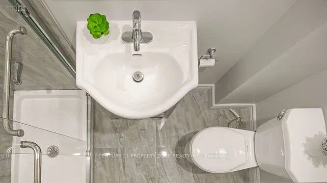 68, Avondale, Avondale, Brampton