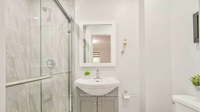 68, Avondale, Avondale, Brampton