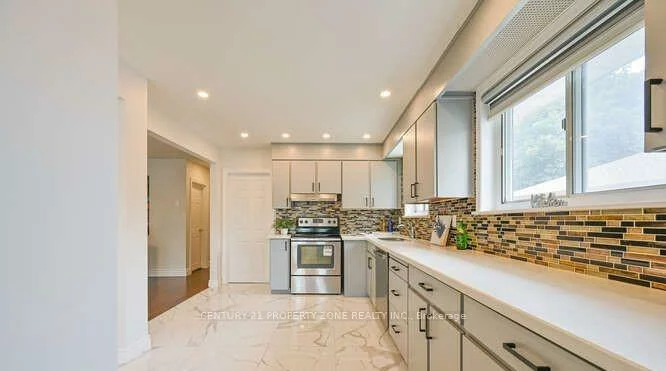 68, Avondale, Avondale, Brampton