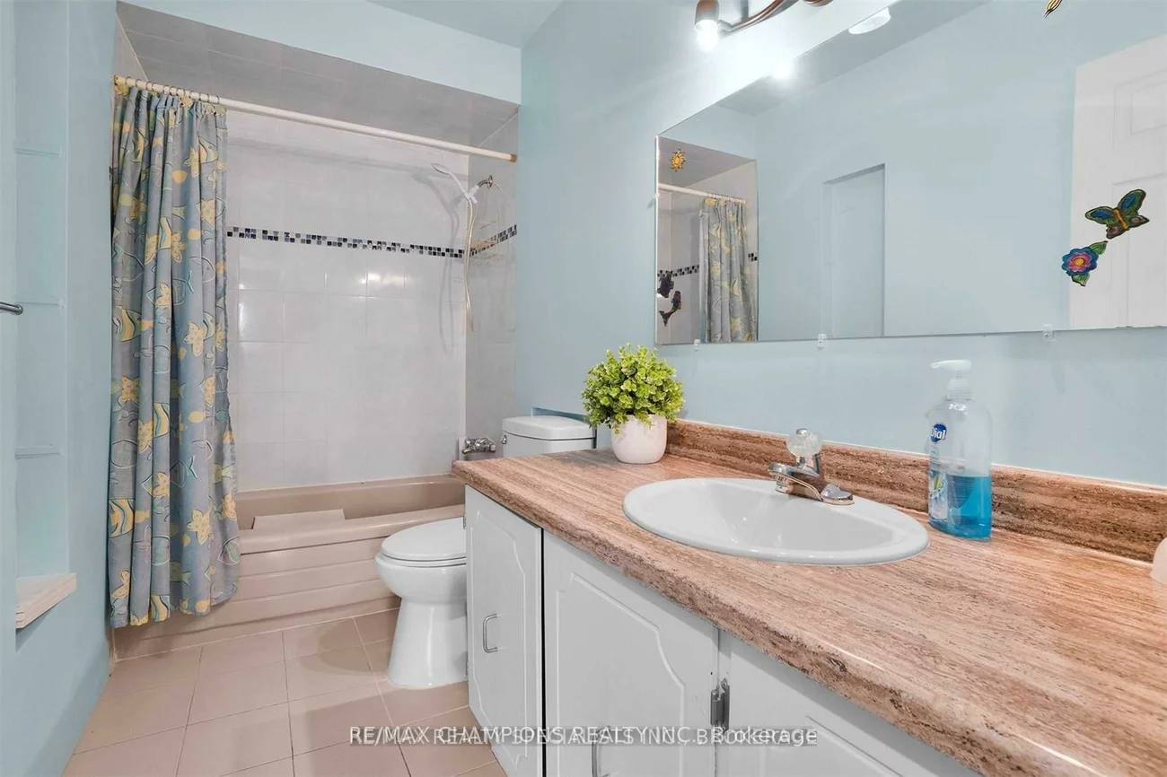 7, Camberley, Brampton North, Brampton