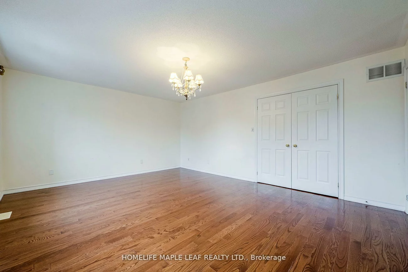 243, Queen Mary, Fletcher's Meadow, Brampton