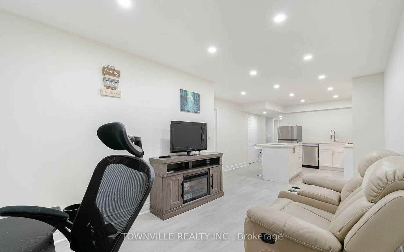 13, Lady Evelyn, Bram West, Brampton