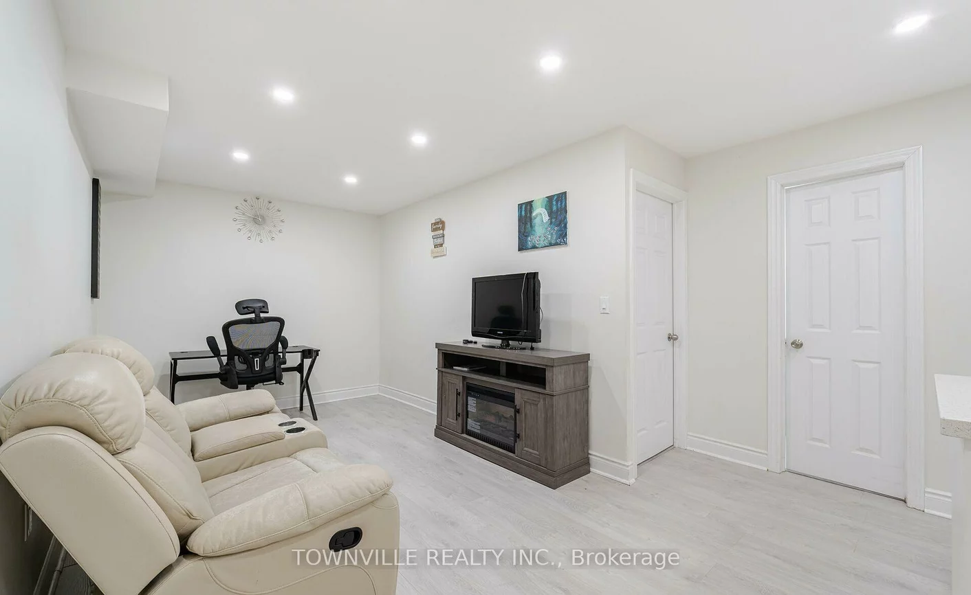 13, Lady Evelyn, Bram West, Brampton