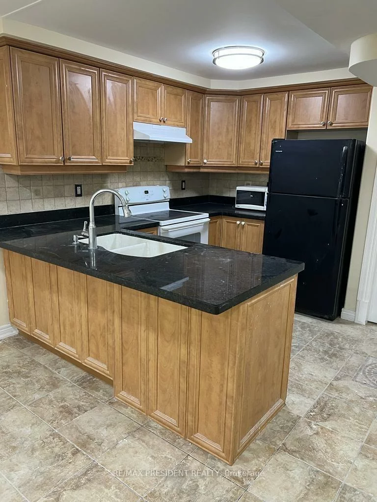 111, Sandmere, Heart Lake West, Brampton