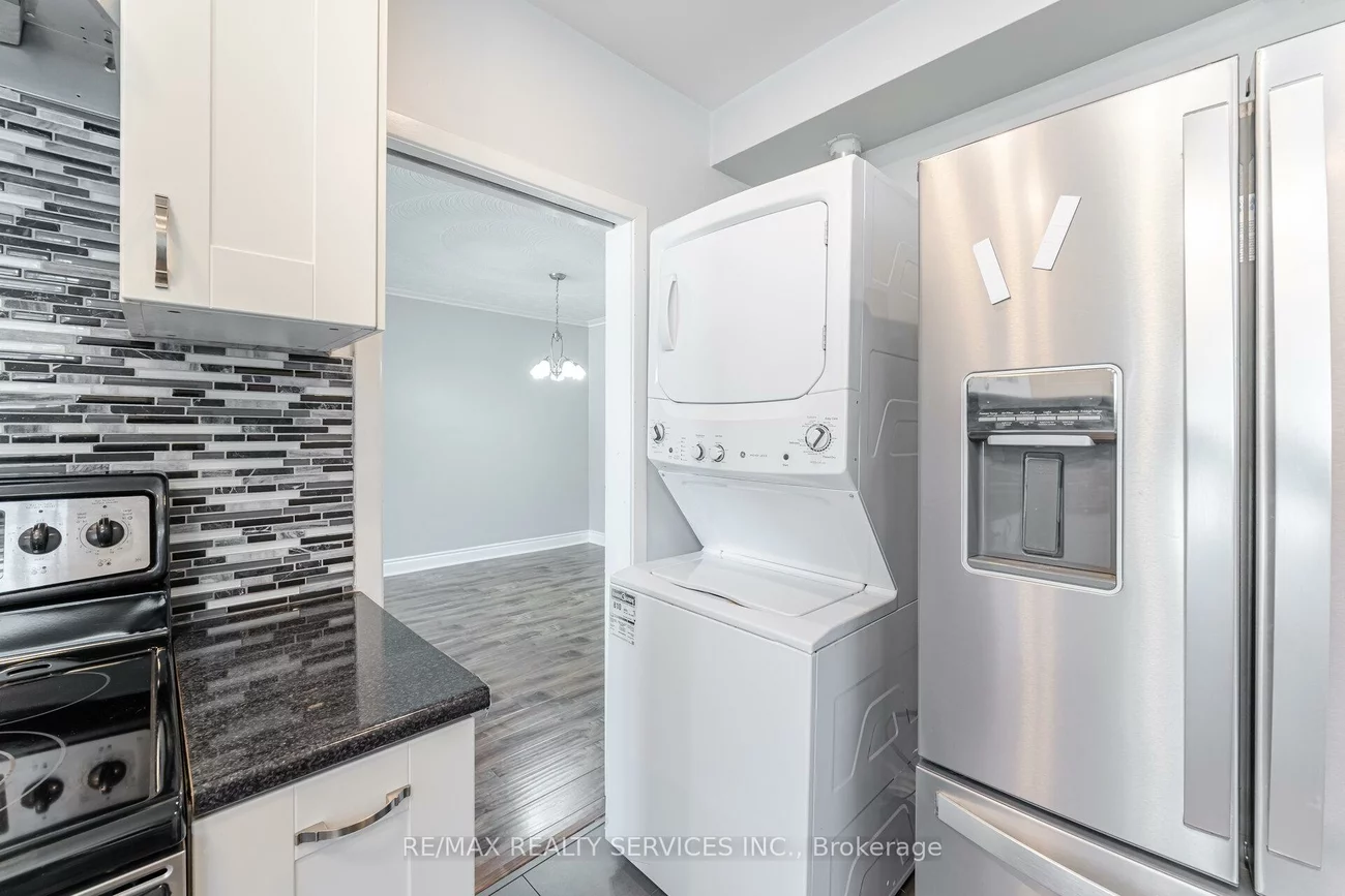 61, Avondale, Avondale, Brampton