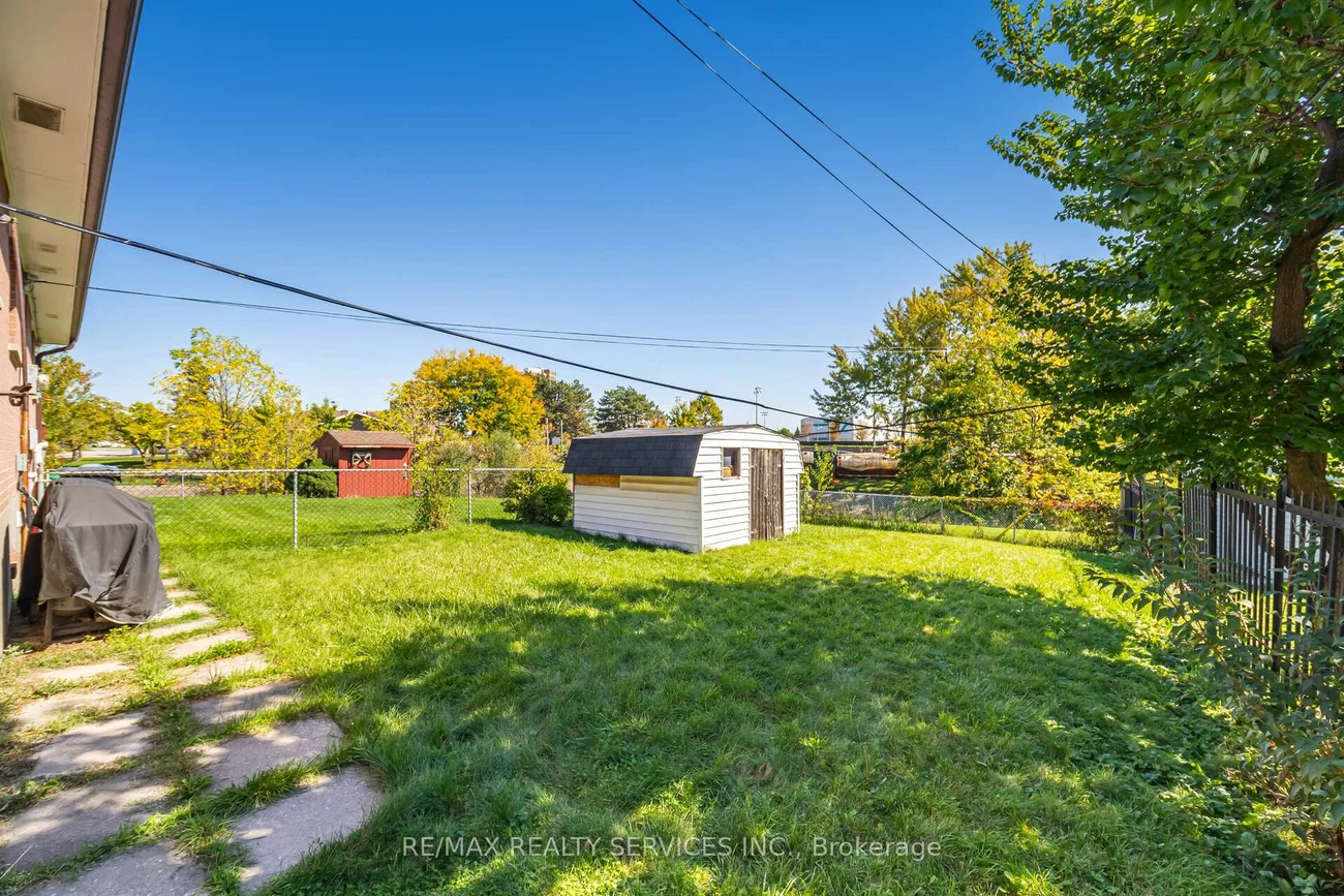 61, Avondale, Avondale, Brampton