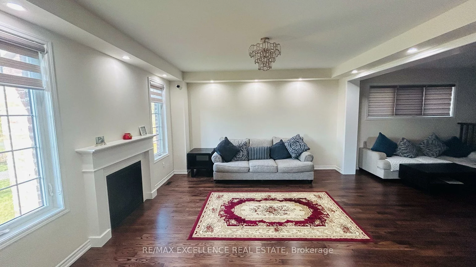 25, Divers, Northwest Brampton, Brampton