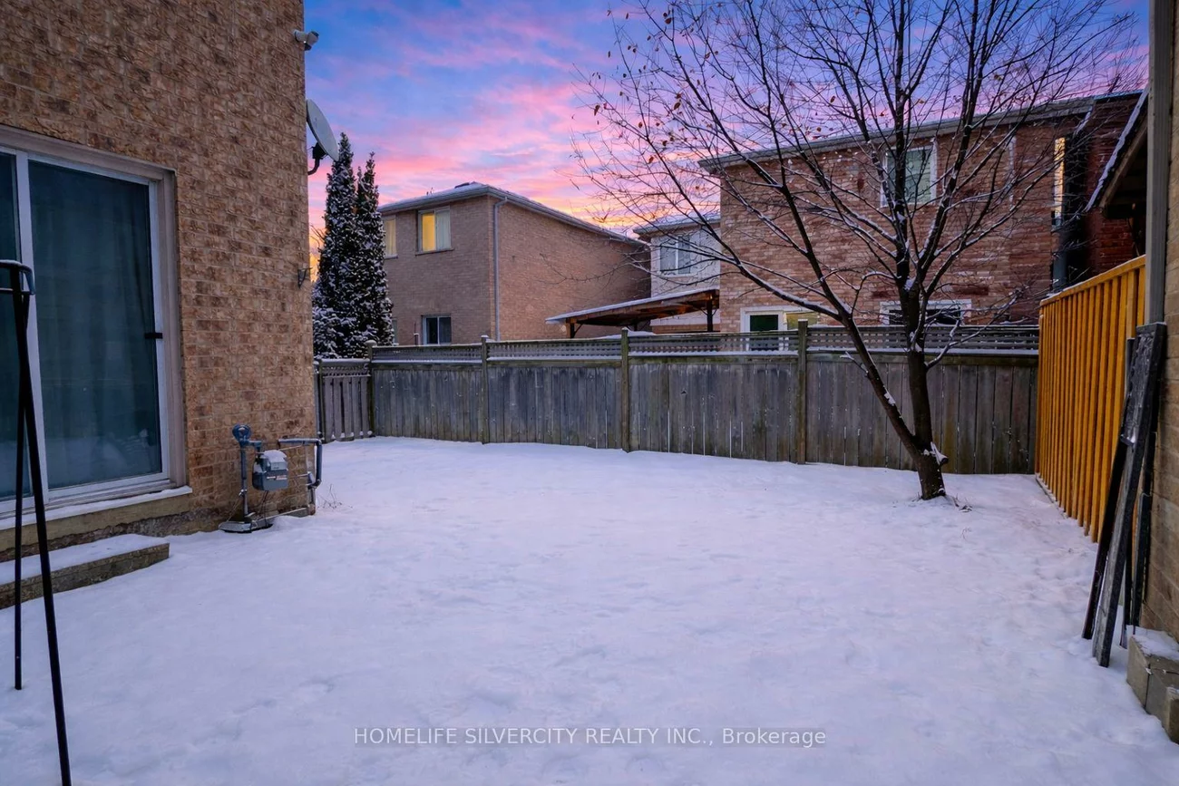 7, Bison Run, Sandringham-Wellington, Brampton