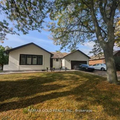 2, Tweedsmuir, Snelgrove, Brampton