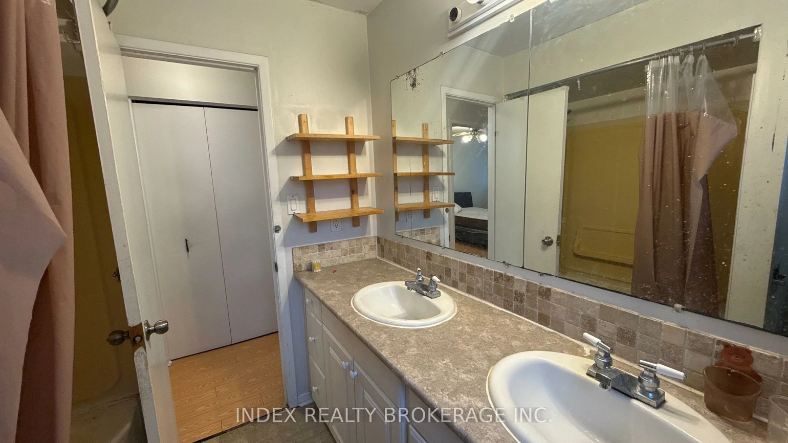 10, Lynwood, Madoc, Brampton