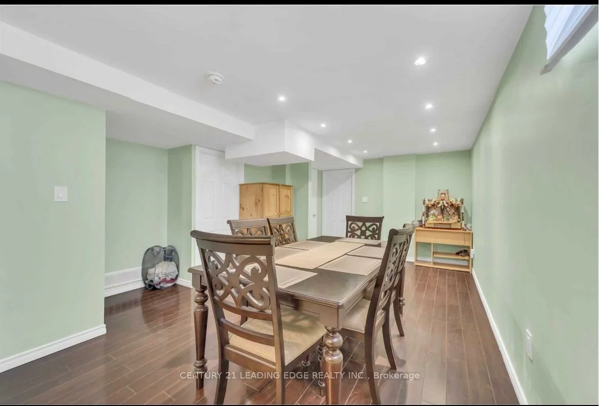 2, Desert Sand, Sandringham-Wellington, Brampton