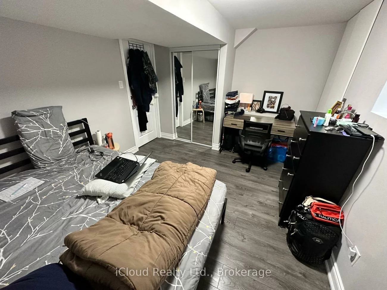 33, Fenflower ( Upper), Snelgrove, Brampton