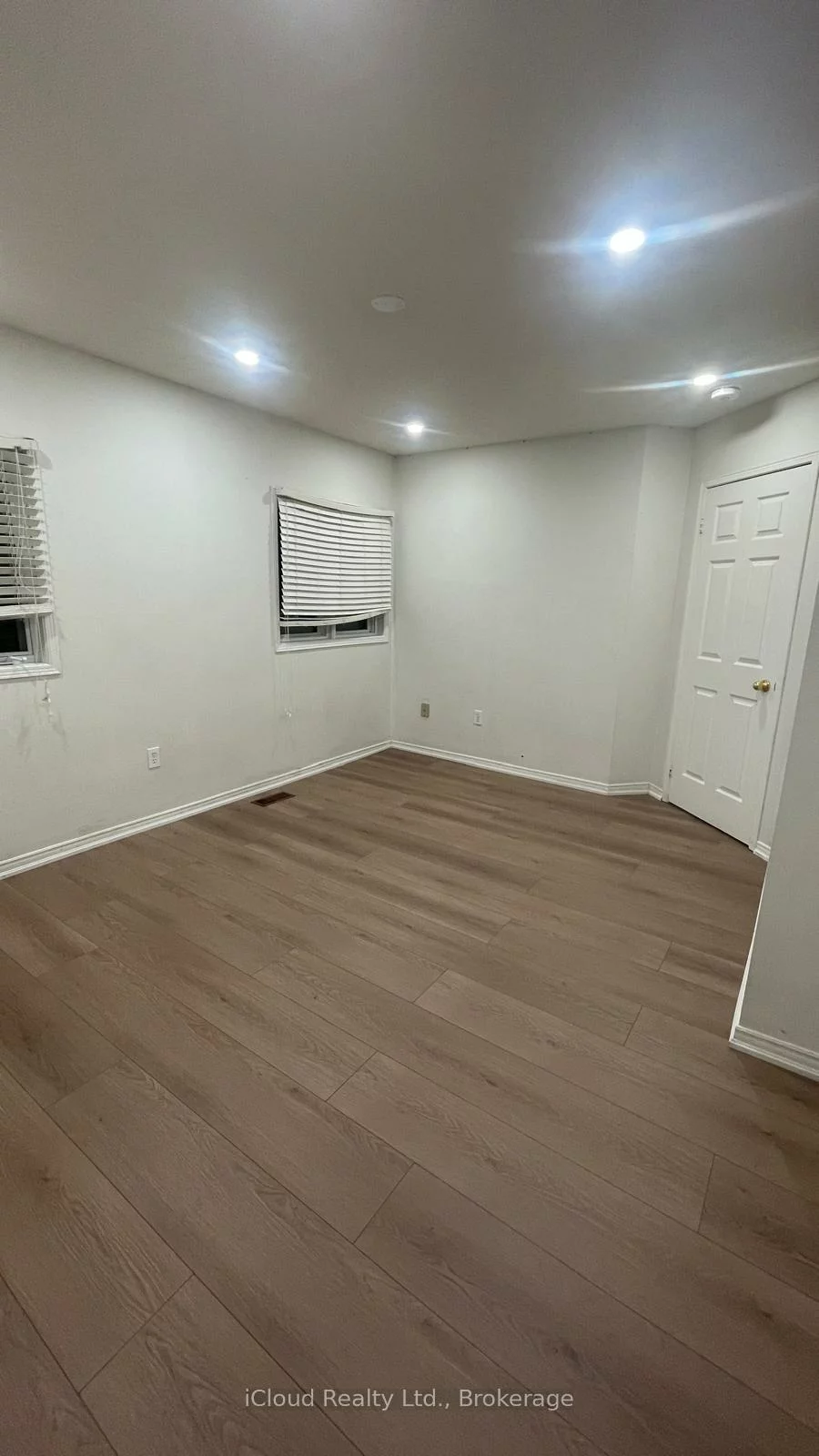 33, Fenflower ( Upper), Snelgrove, Brampton