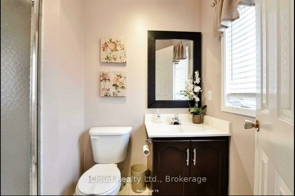 33, Fenflower ( Upper), Snelgrove, Brampton