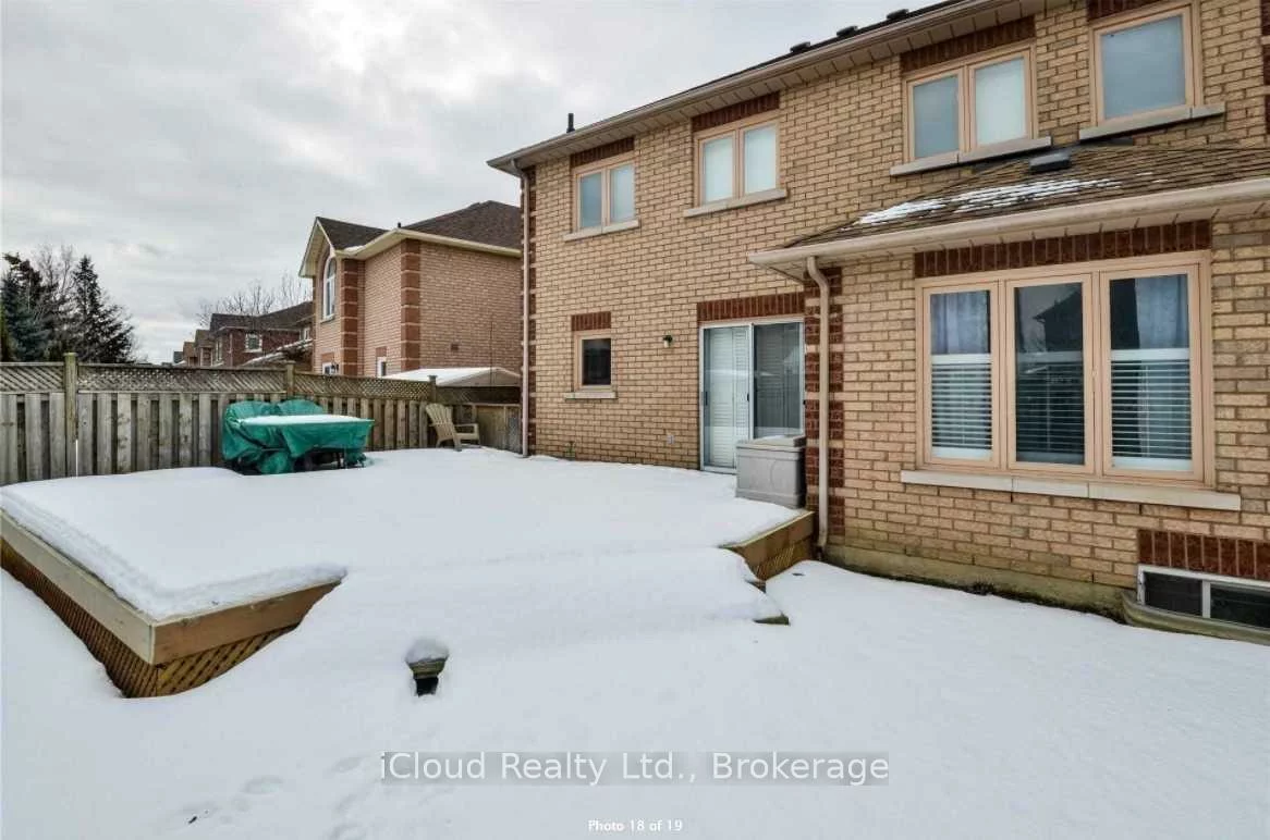 33, Fenflower ( Upper), Snelgrove, Brampton