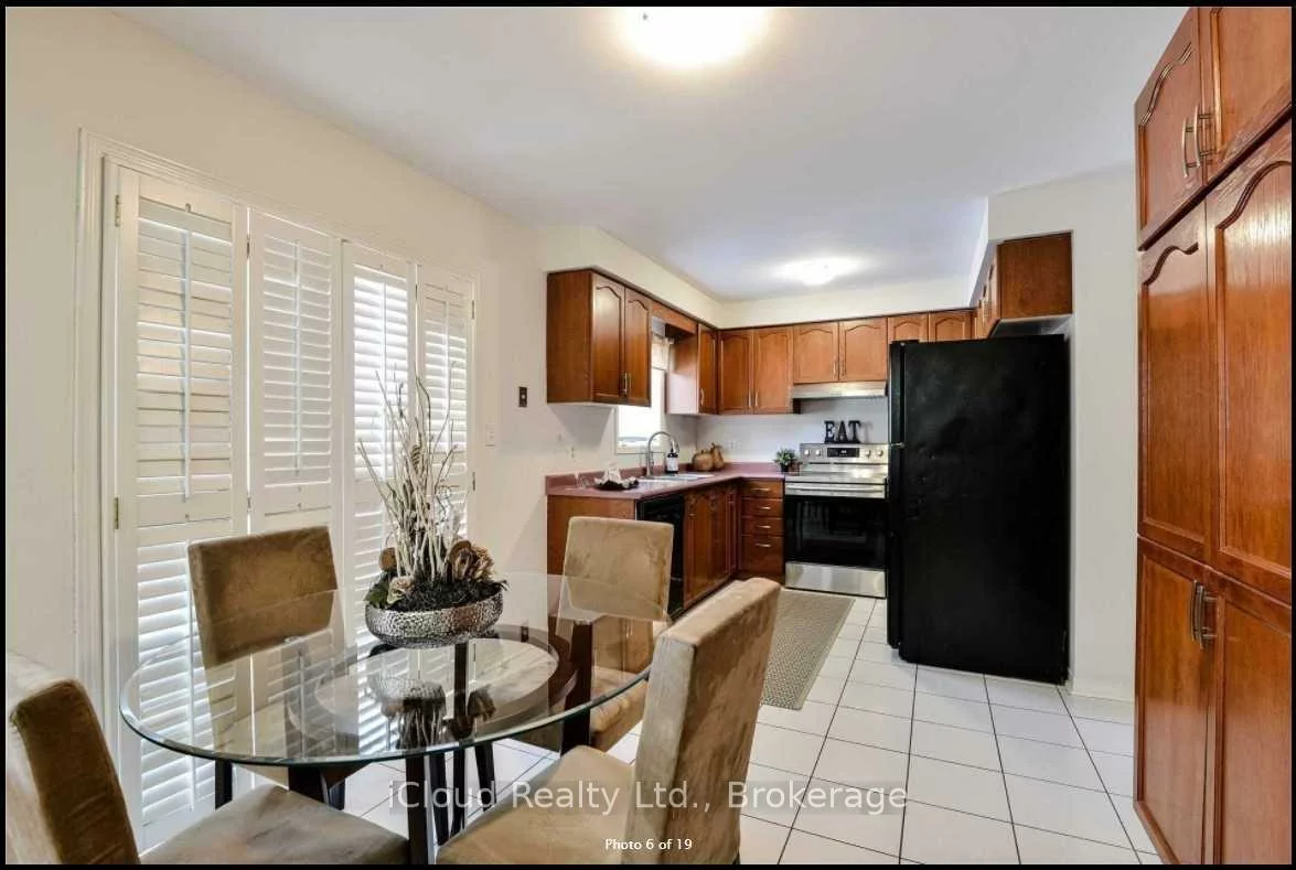 33, Fenflower ( Upper), Snelgrove, Brampton