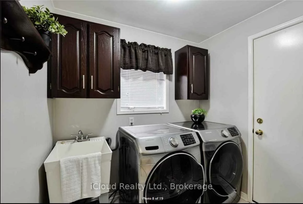 33, Fenflower ( Upper), Snelgrove, Brampton